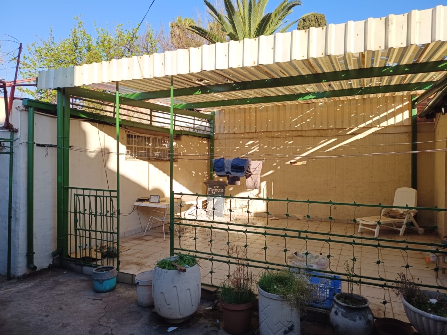 6 Bedroom Property for Sale in Bertrams Gauteng