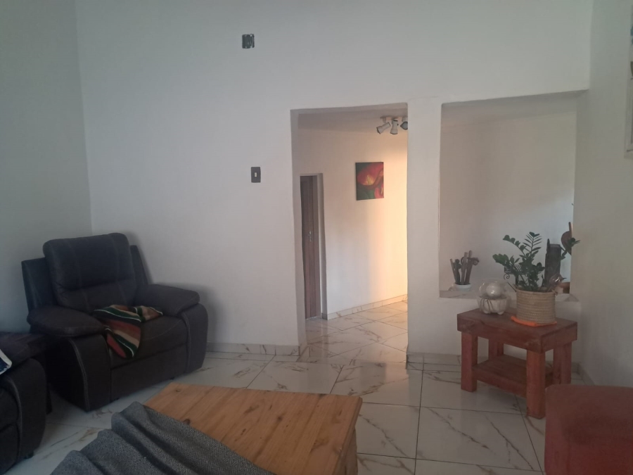 5 Bedroom Property for Sale in Faerie Glen Gauteng