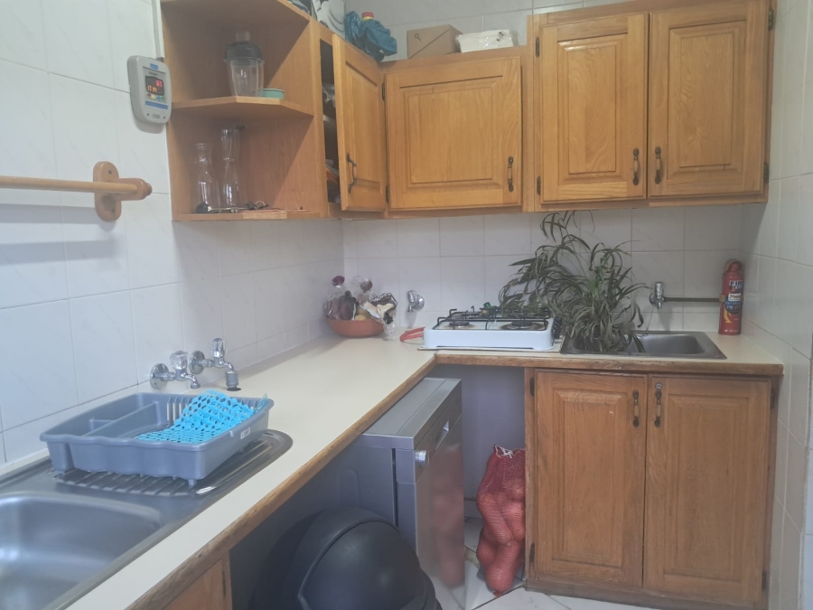 5 Bedroom Property for Sale in Faerie Glen Gauteng