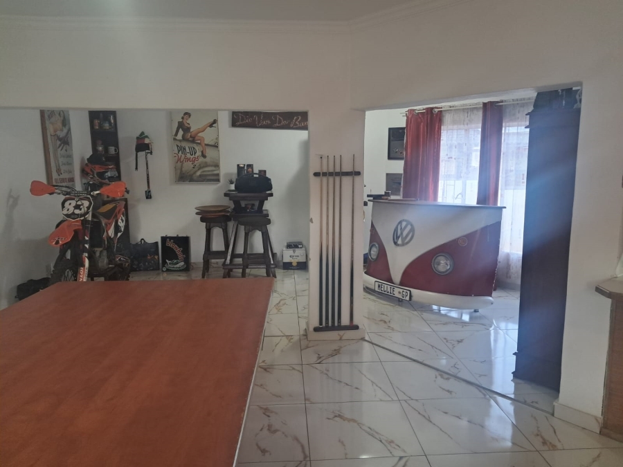 5 Bedroom Property for Sale in Faerie Glen Gauteng