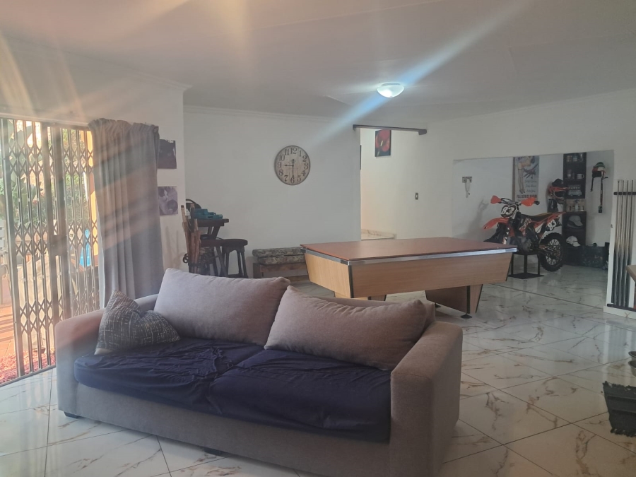 5 Bedroom Property for Sale in Faerie Glen Gauteng