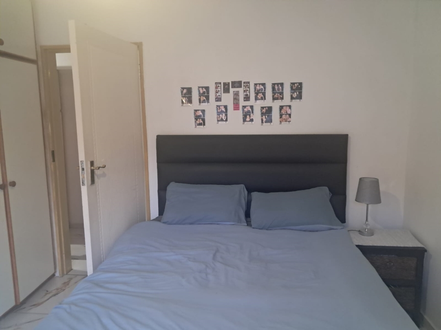 5 Bedroom Property for Sale in Faerie Glen Gauteng