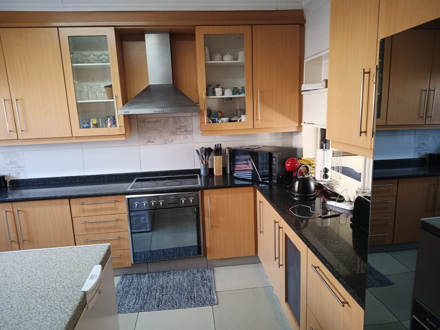 3 Bedroom Property for Sale in Mondeor Gauteng