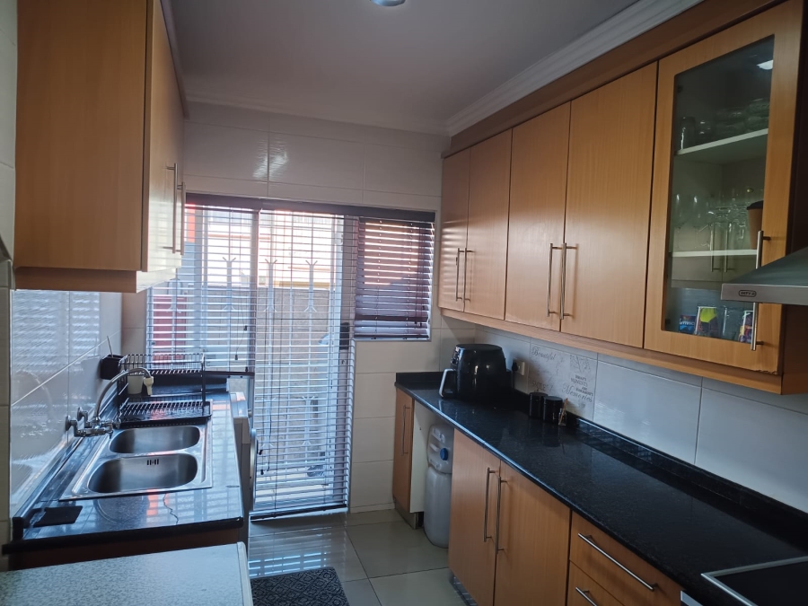 3 Bedroom Property for Sale in Mondeor Gauteng