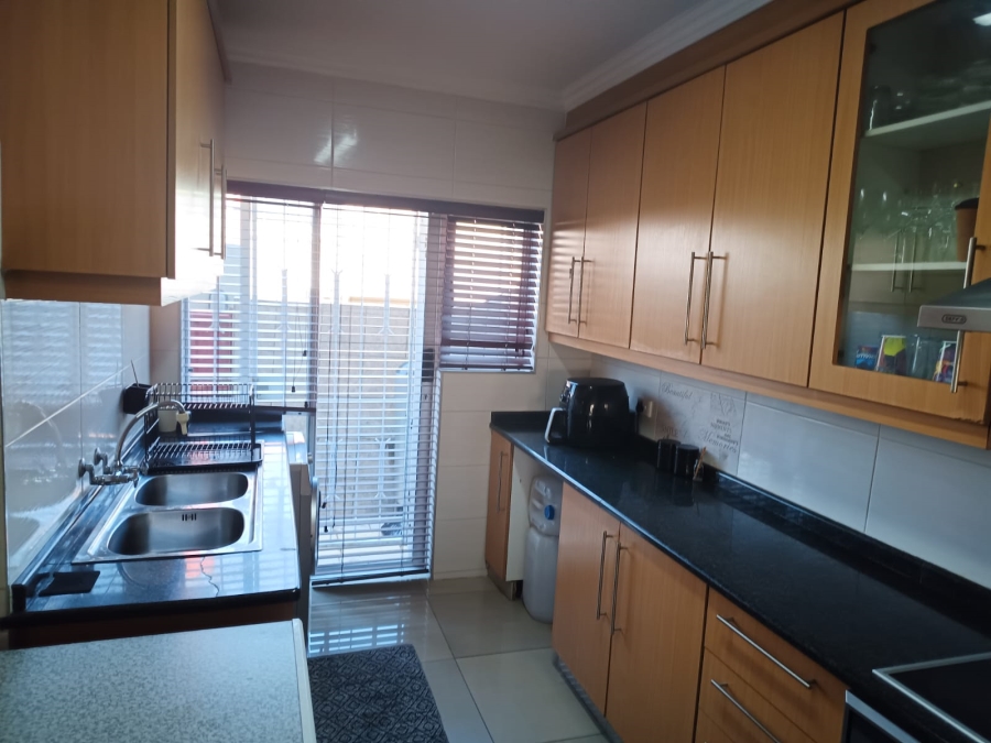 3 Bedroom Property for Sale in Mondeor Gauteng