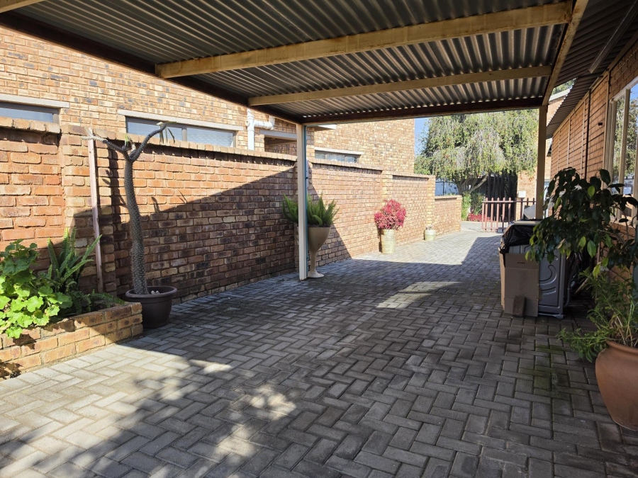 1 Bedroom Property for Sale in Misty Bay Gauteng