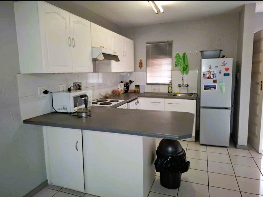 1 Bedroom Property for Sale in Brackendowns Gauteng