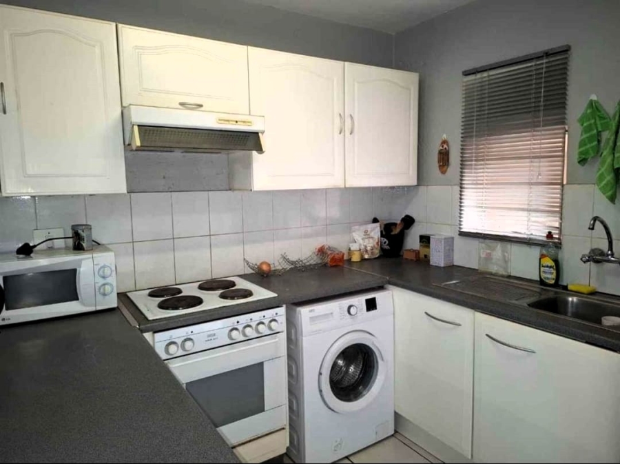 1 Bedroom Property for Sale in Brackendowns Gauteng