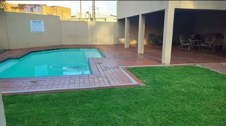 1 Bedroom Property for Sale in Brackendowns Gauteng