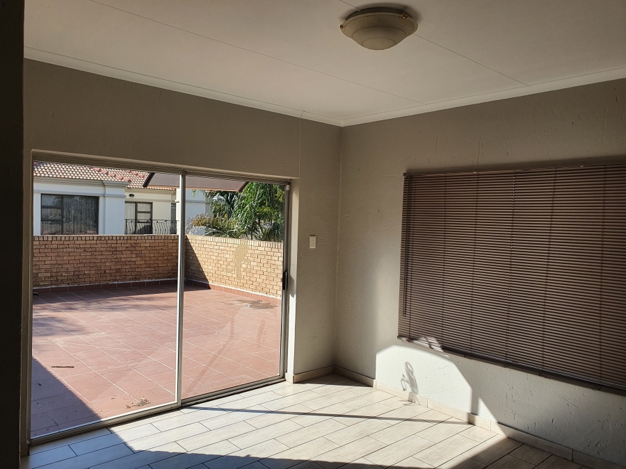 3 Bedroom Property for Sale in Kenleaf Gauteng