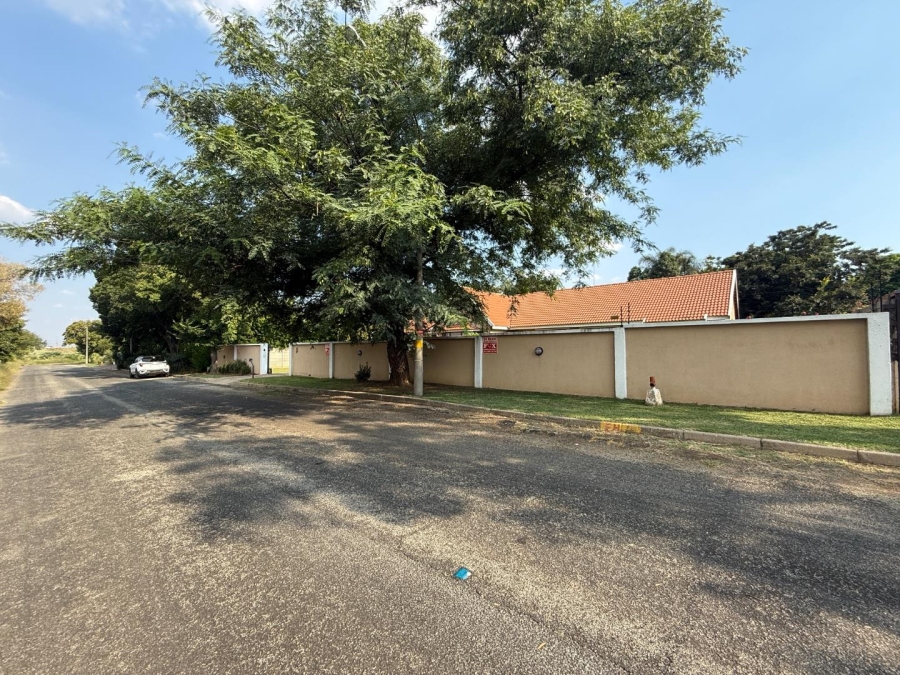 4 Bedroom Property for Sale in Brackenhurst Gauteng