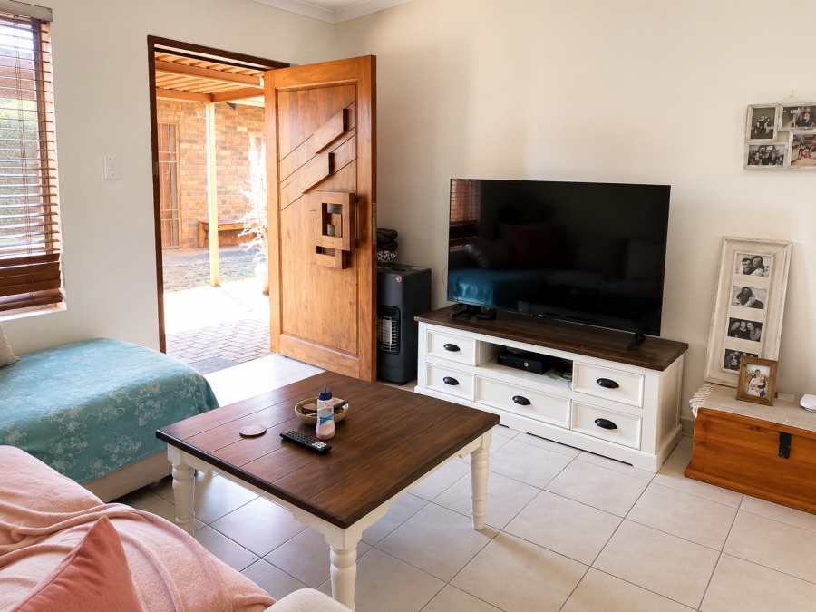 To Let 2 Bedroom Property for Rent in Die Hoewes Gauteng