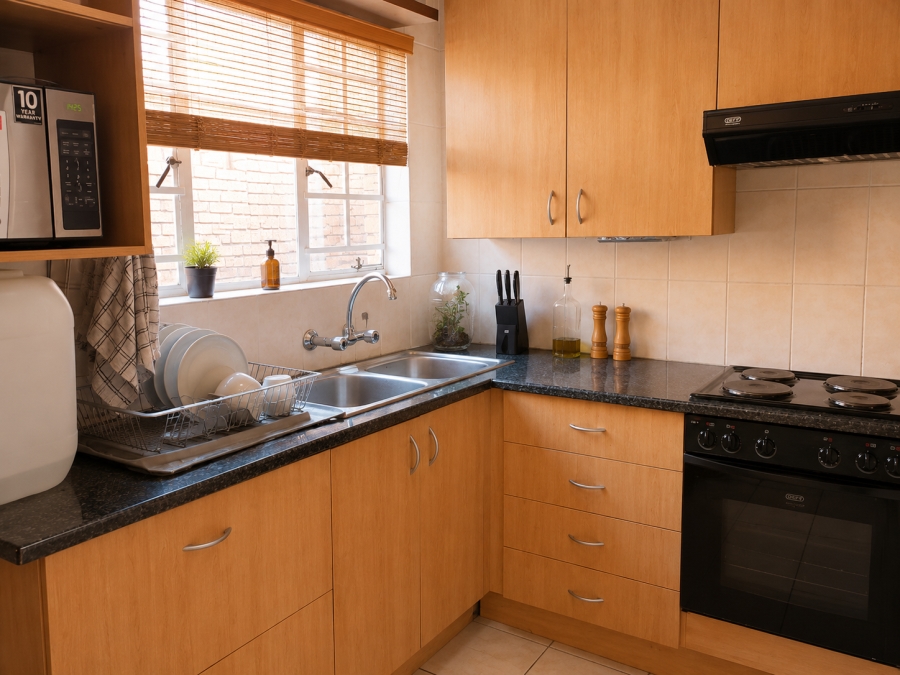 To Let 2 Bedroom Property for Rent in Die Hoewes Gauteng