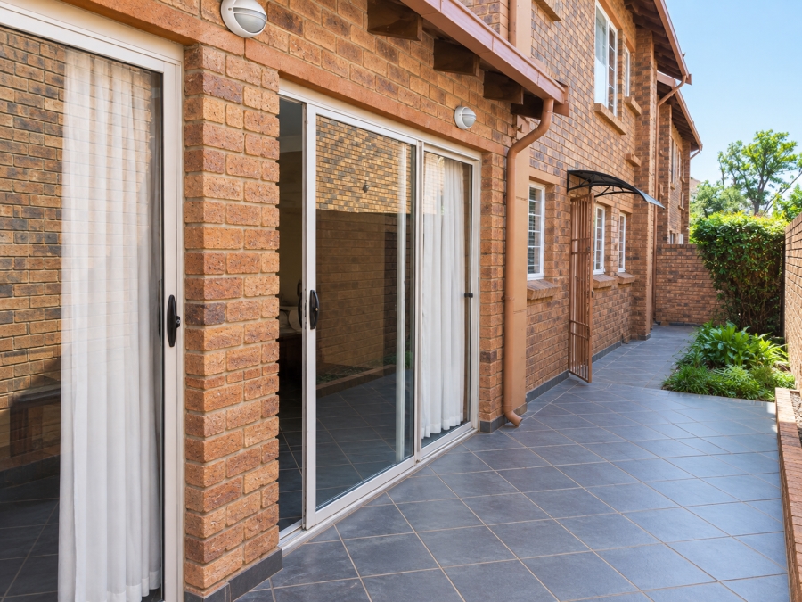 To Let 2 Bedroom Property for Rent in Die Hoewes Gauteng