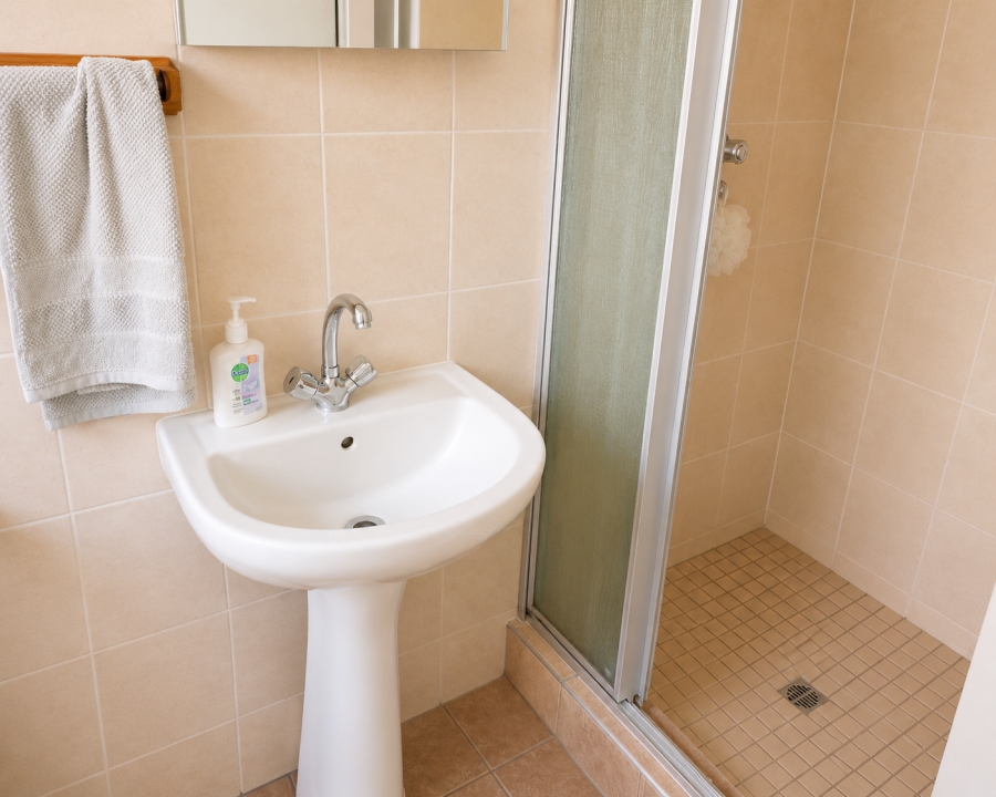 To Let 2 Bedroom Property for Rent in Die Hoewes Gauteng