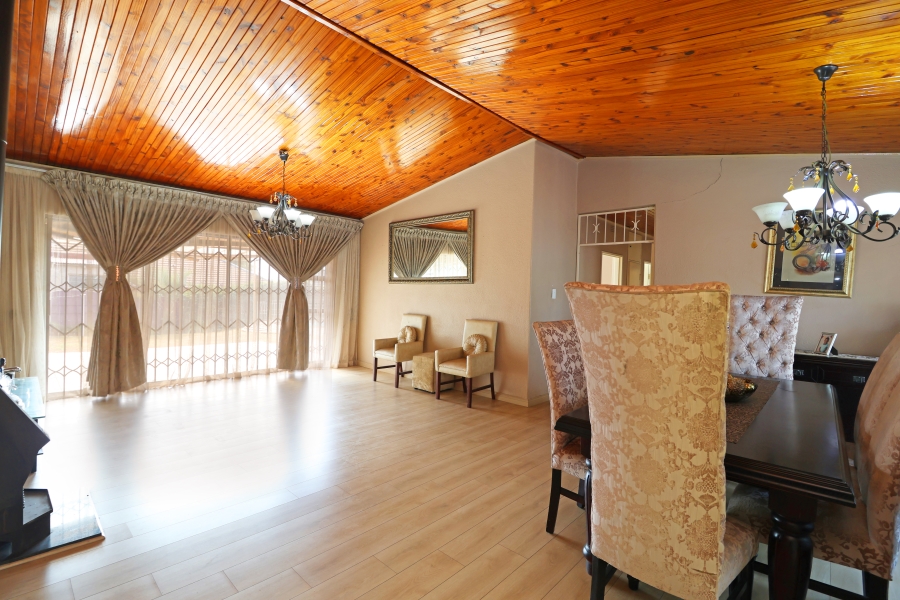 3 Bedroom Property for Sale in Kew Gauteng