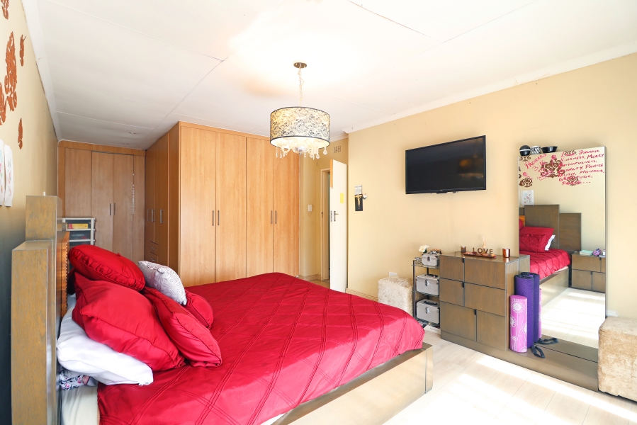 3 Bedroom Property for Sale in Kew Gauteng