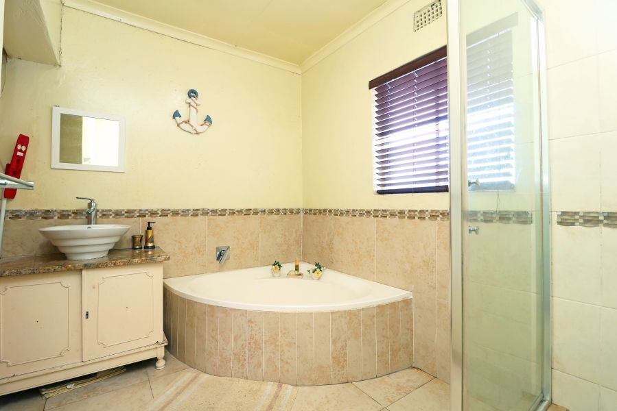 3 Bedroom Property for Sale in Kew Gauteng