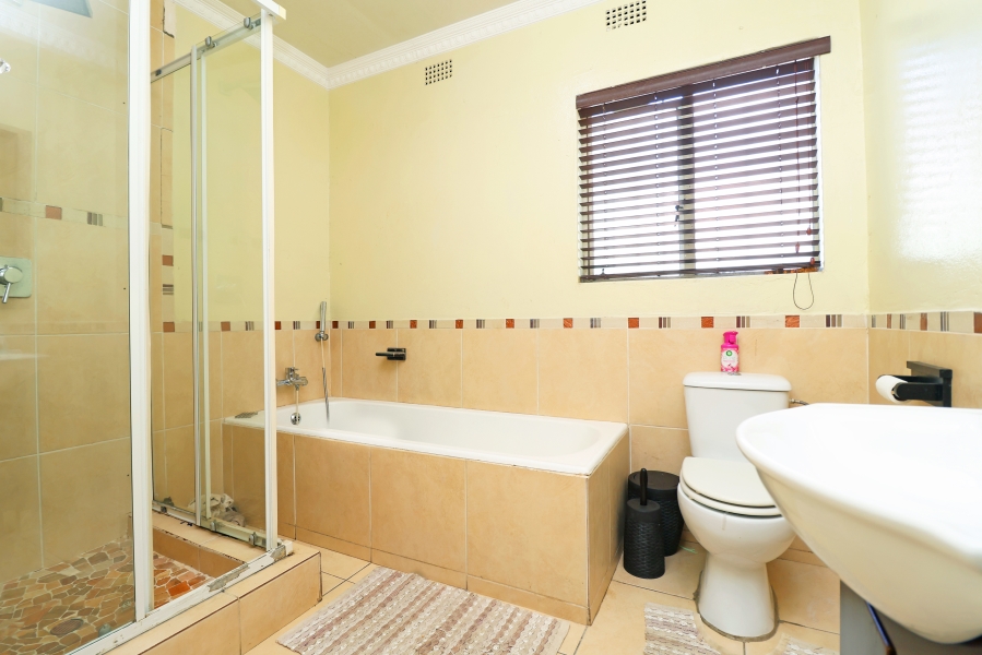 3 Bedroom Property for Sale in Kew Gauteng