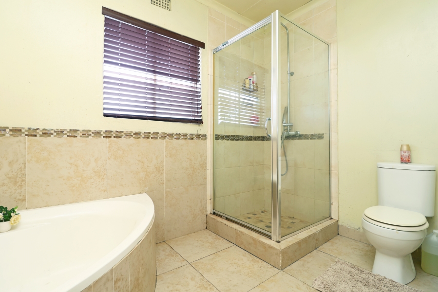 3 Bedroom Property for Sale in Kew Gauteng