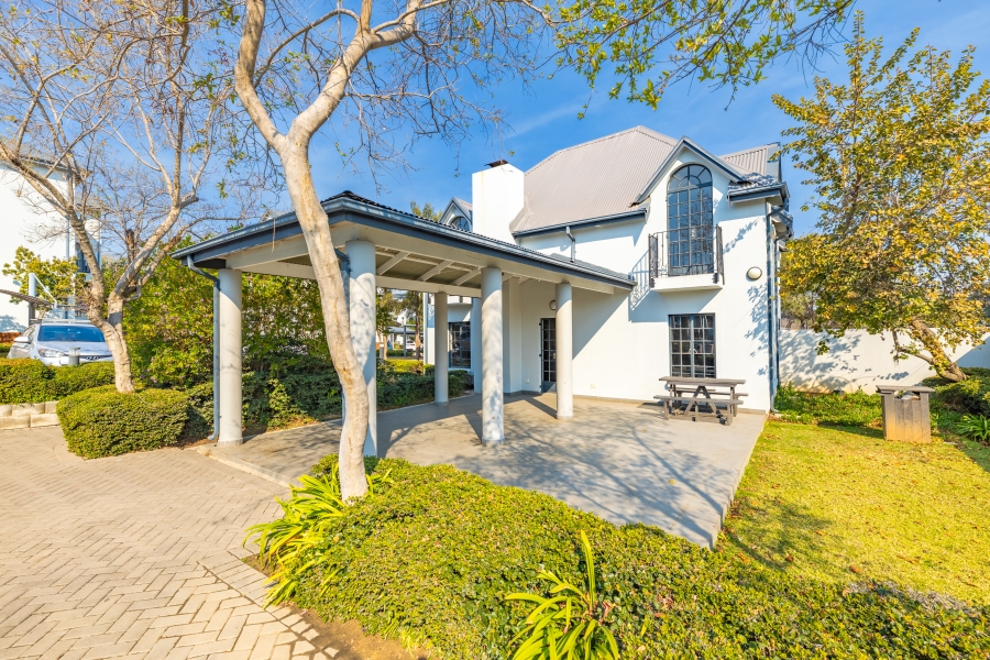 To Let 2 Bedroom Property for Rent in Broadacres Gauteng