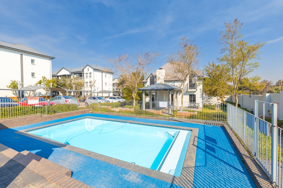 To Let 2 Bedroom Property for Rent in Broadacres Gauteng