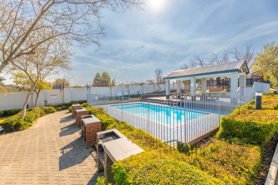 To Let 2 Bedroom Property for Rent in Broadacres Gauteng