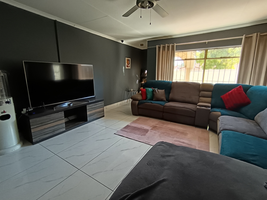 4 Bedroom Property for Sale in Brackendowns Gauteng