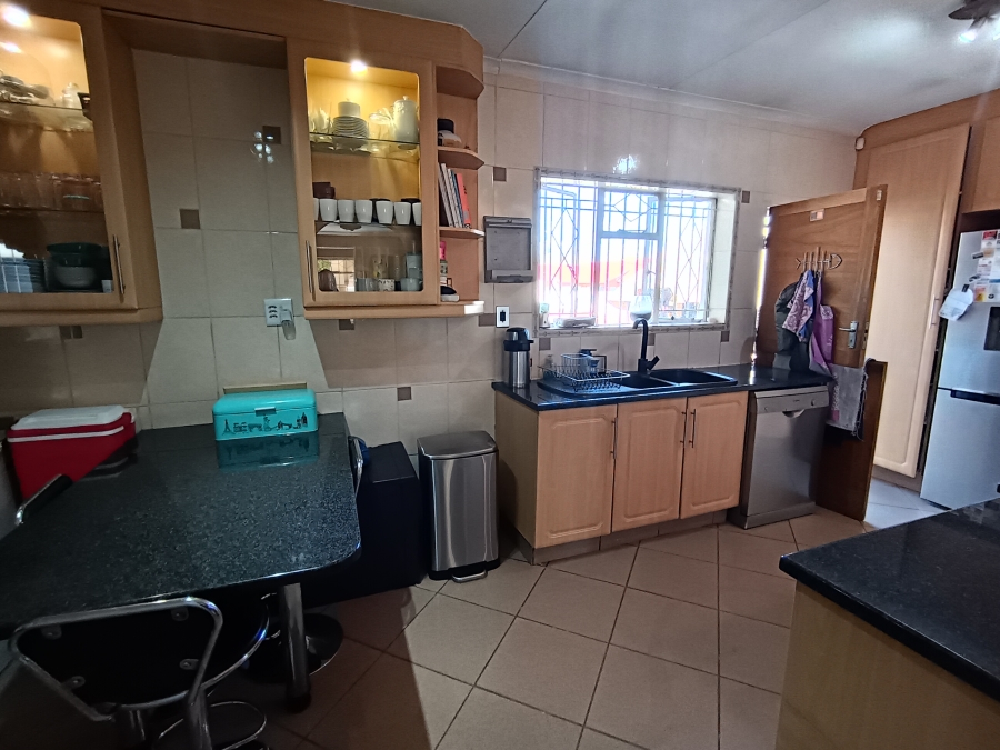 4 Bedroom Property for Sale in Brackendowns Gauteng