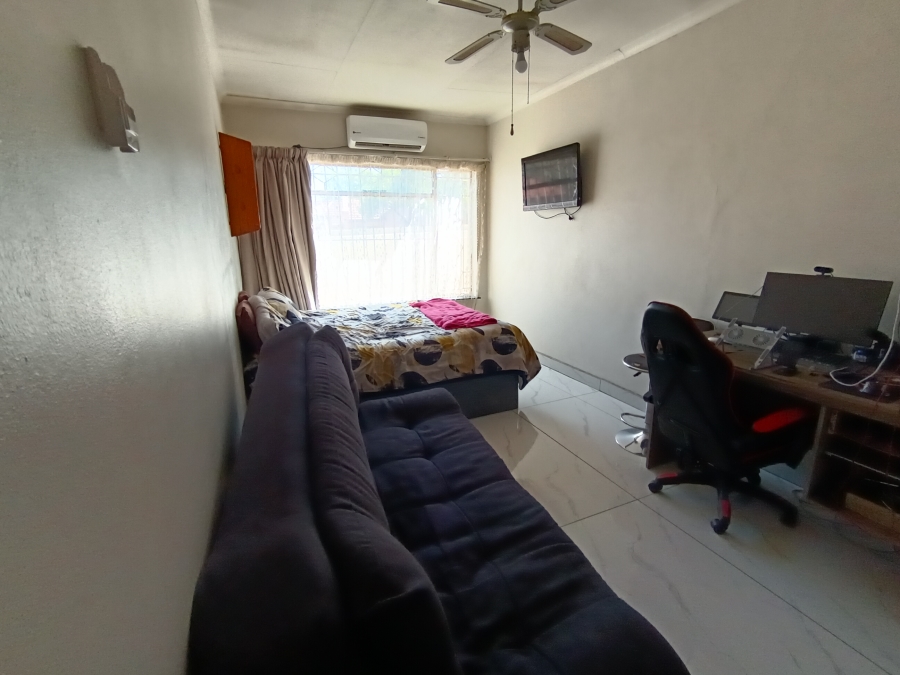 4 Bedroom Property for Sale in Brackendowns Gauteng