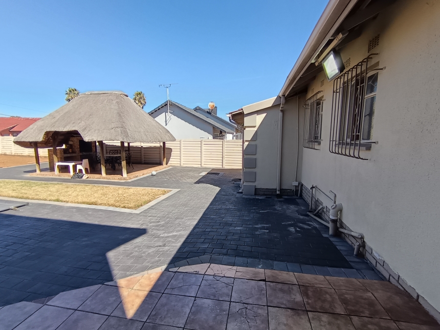4 Bedroom Property for Sale in Brackendowns Gauteng