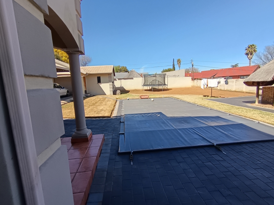 4 Bedroom Property for Sale in Brackendowns Gauteng