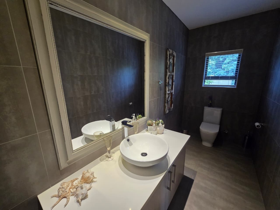 5 Bedroom Property for Sale in Three Rivers East Gauteng