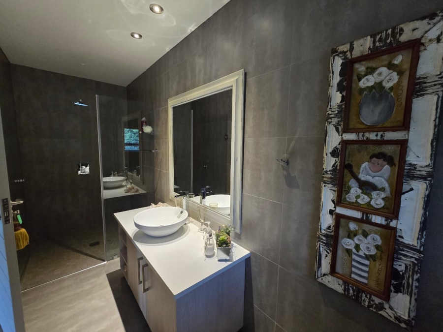 5 Bedroom Property for Sale in Three Rivers East Gauteng