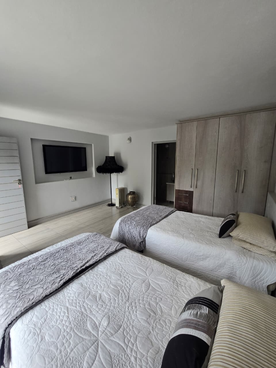 5 Bedroom Property for Sale in Three Rivers East Gauteng