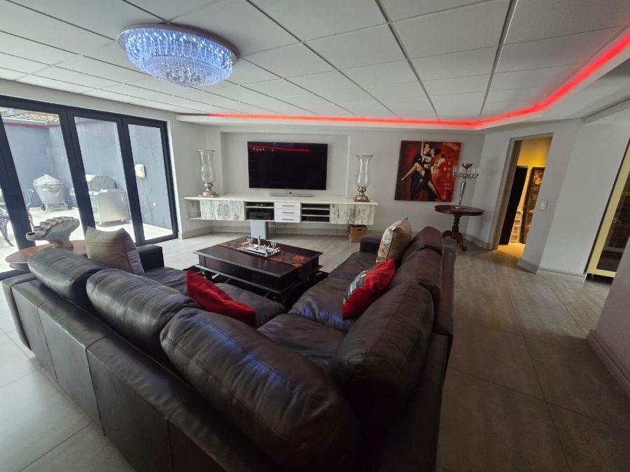 5 Bedroom Property for Sale in Three Rivers East Gauteng