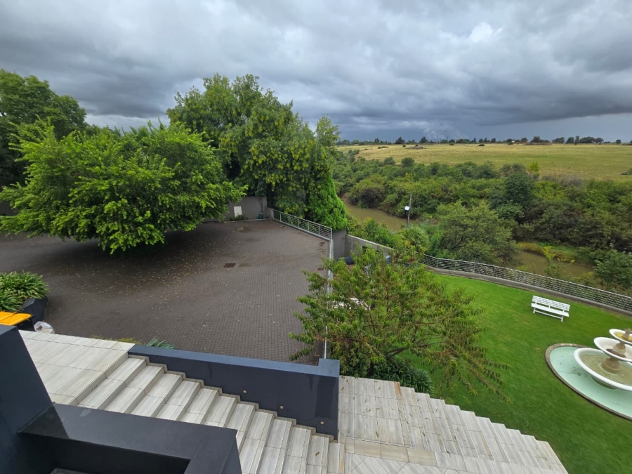 5 Bedroom Property for Sale in Three Rivers East Gauteng