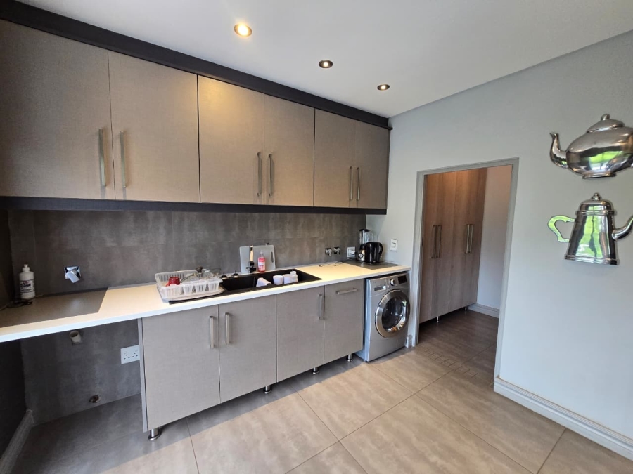 5 Bedroom Property for Sale in Three Rivers East Gauteng