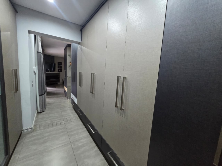 5 Bedroom Property for Sale in Three Rivers East Gauteng