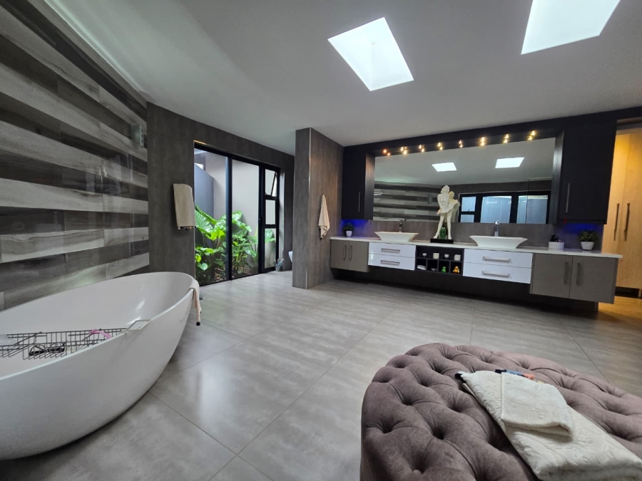 5 Bedroom Property for Sale in Three Rivers East Gauteng