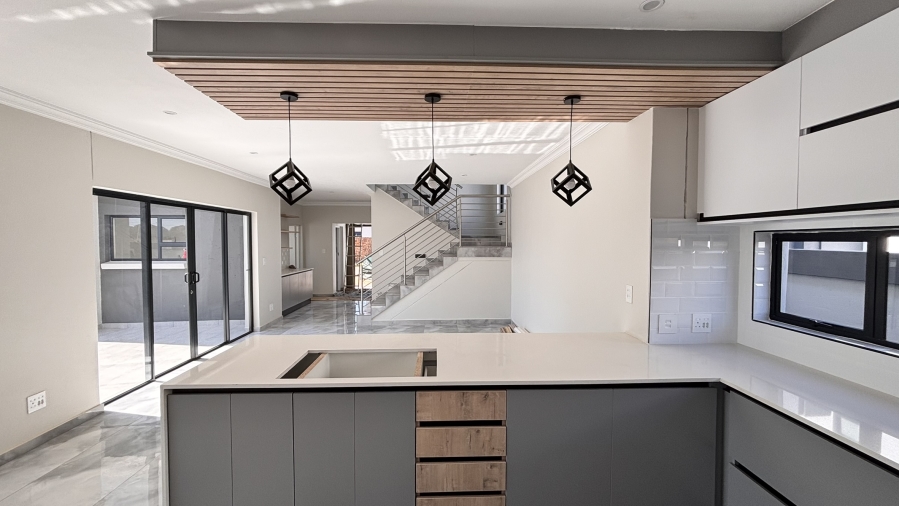 4 Bedroom Property for Sale in Zambezi Manor Lifestyle Estate Gauteng