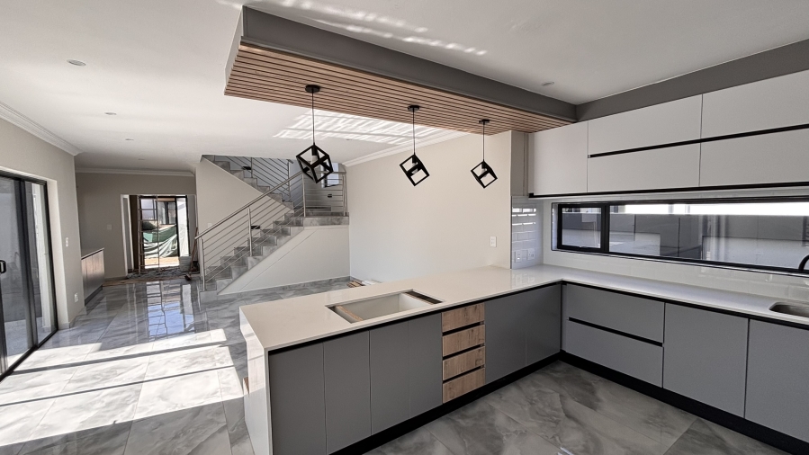 4 Bedroom Property for Sale in Zambezi Manor Lifestyle Estate Gauteng