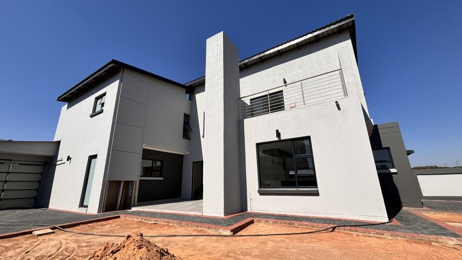 4 Bedroom Property for Sale in Zambezi Manor Lifestyle Estate Gauteng