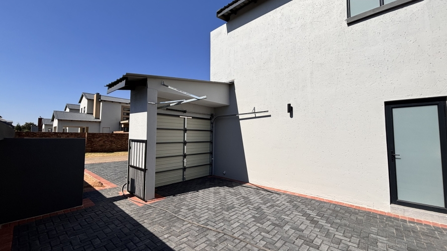 4 Bedroom Property for Sale in Zambezi Manor Lifestyle Estate Gauteng