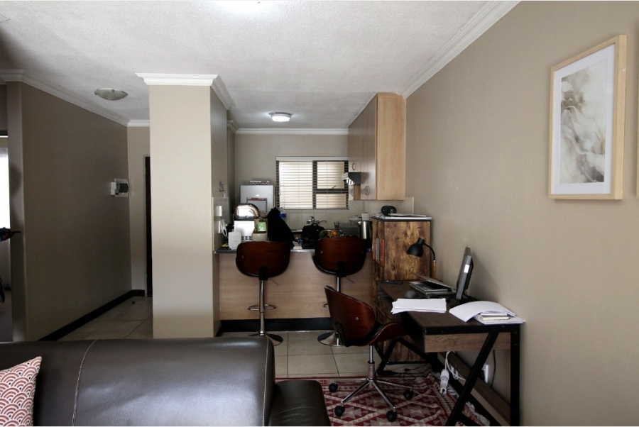 To Let 2 Bedroom Property for Rent in Halfway House Gauteng