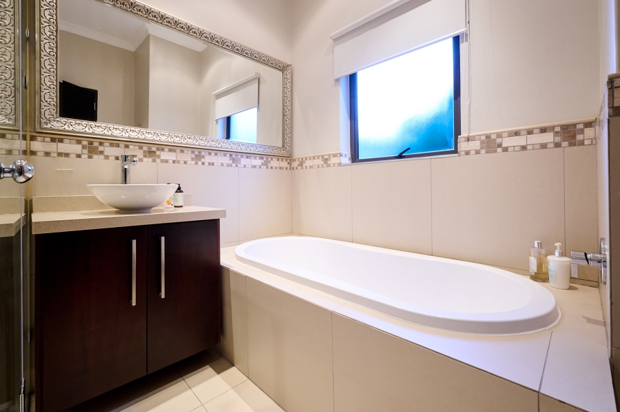 4 Bedroom Property for Sale in Waterfall Country Estate Gauteng