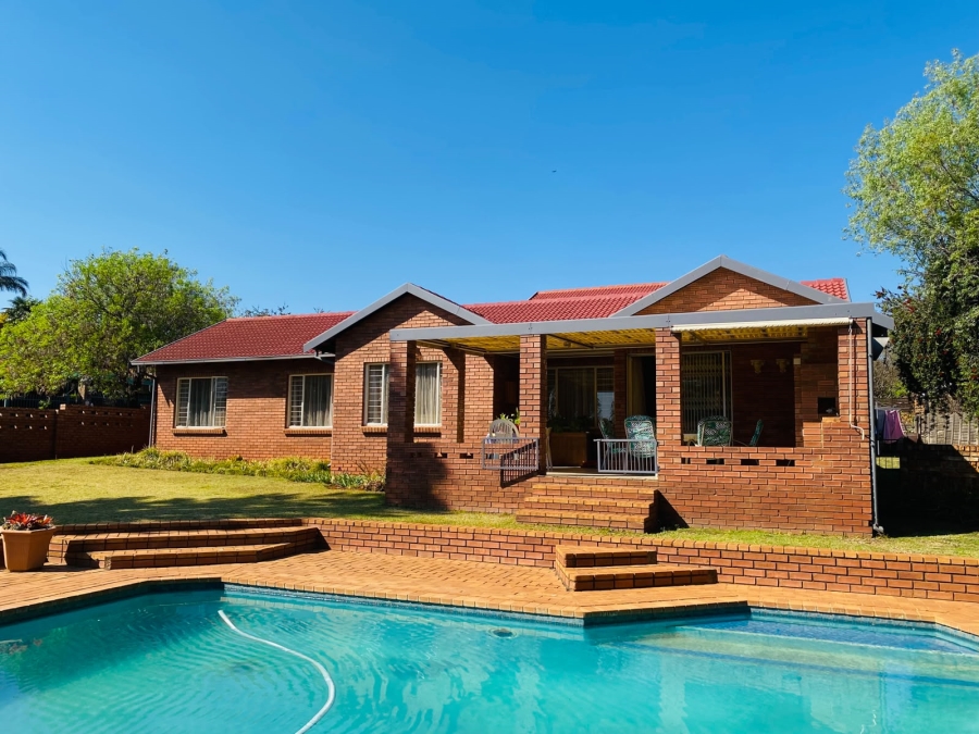 4 Bedroom Property for Sale in Garsfontein Gauteng