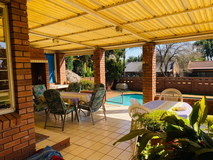 4 Bedroom Property for Sale in Garsfontein Gauteng
