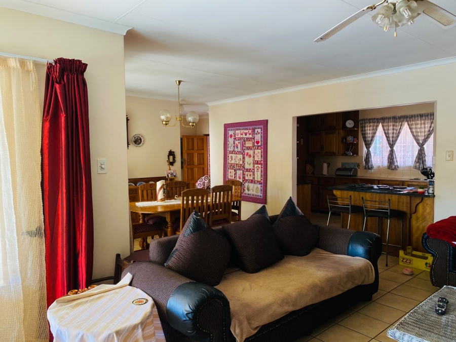 4 Bedroom Property for Sale in Garsfontein Gauteng
