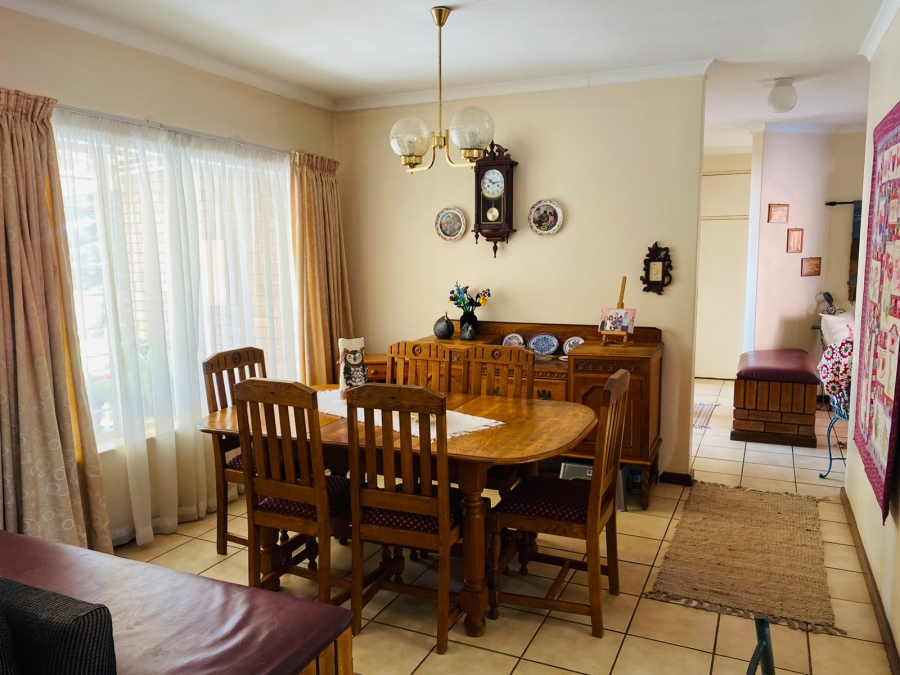 4 Bedroom Property for Sale in Garsfontein Gauteng